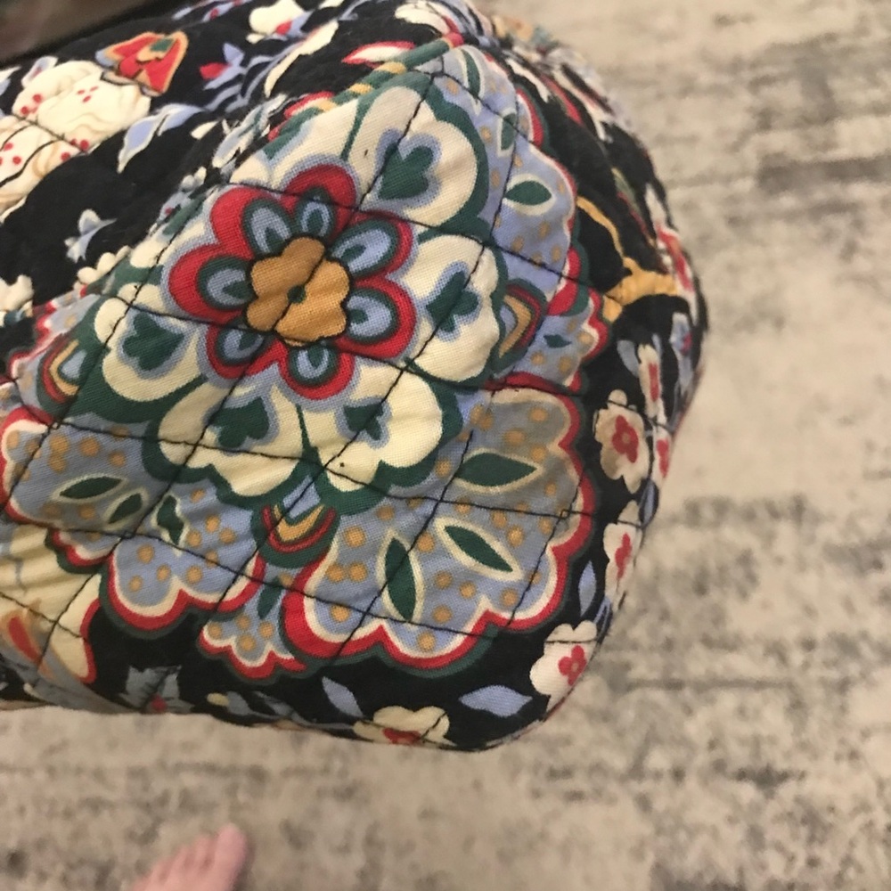 VERA BRADLEY Let’s Do Lunch Bag in Versailles Pattern - Picture 15 of 16